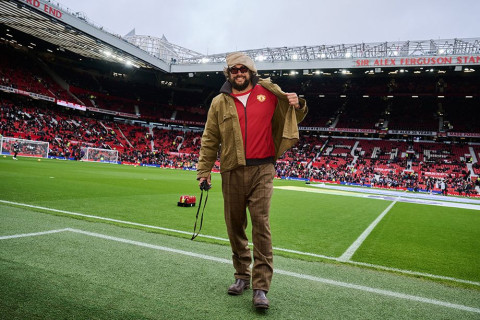 Aktyor Ceyson Momoa “Old Trafford”da “Mançester Yunayted” – “Fulhem” oyununu izləyib