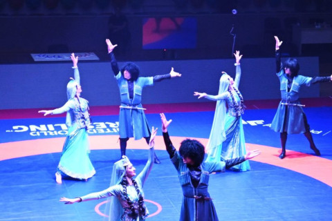 В чемпионате Азербайджана по борьбе U-20 определились финалисты первого дня - ФОТО