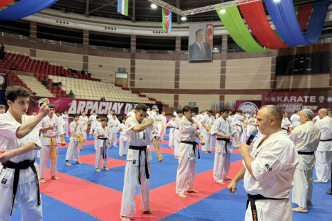 В спортивном центре "Серхедчи" прошли карате-семинар и экзамены на пояса