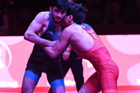 В чемпионате Азербайджана по борьбе U-20 определились финалисты первого дня - ФОТО