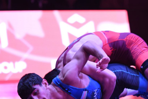 В чемпионате Азербайджана по борьбе U-20 определились финалисты первого дня - ФОТО