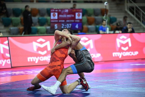 В чемпионате Азербайджана по борьбе U-20 определились финалисты первого дня - ФОТО