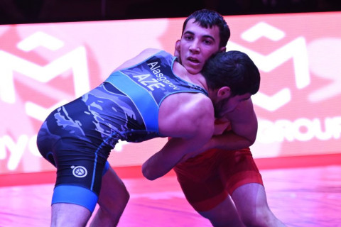 В чемпионате Азербайджана по борьбе U-20 определились финалисты первого дня - ФОТО