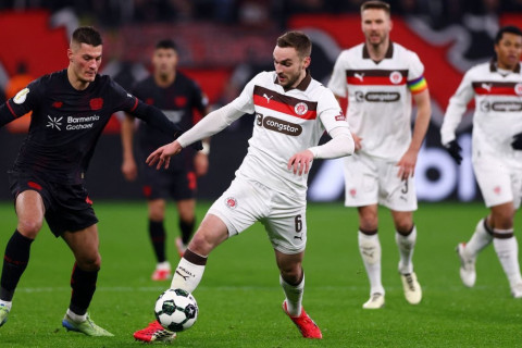 "Байер" дома победил "Санкт-Паули"