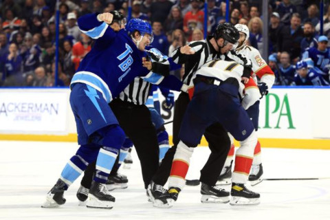 Lightning cruise past Panthers as mass brawl erupts in NHL rivalry game - VIDEO