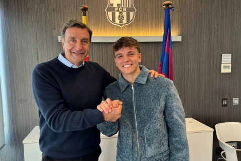 “Barselona” 18 yaşlı yarımmüdafiəçi ilə müqavilənin müddətini uzadıb