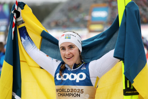 Qış Olimpiya Oyunlarının mükafatçısı medalını sındırıb