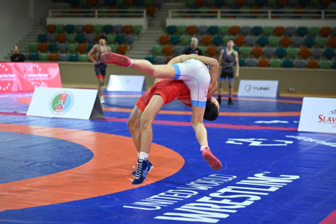 Стартовал чемпионат Азербайджана по борьбе U17 - ФОТО