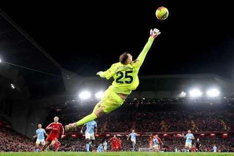 “Mançester Siti” müdafiədə divara çevrilib