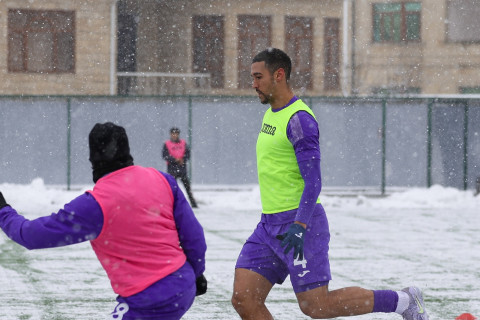 "Карабах" унес три очка со "снежного" стадиона "Шамахы" на последних минутах  - ОБНОВЛЕНО + ФОТО
