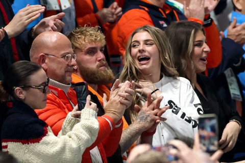 Jake Paul in tears as Jutta Leerdam wins Olympic gold with record-breaking skate - VIDEO