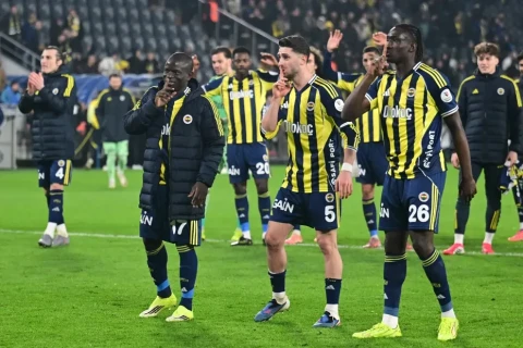 “Fənərbağça” oyunçuları N`Qolo Kanteyə stadionda dərs keçdilər - VİDEO