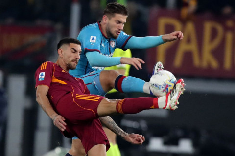 Дубль Малена принес "Роме" уверенную победу над "Кальяри" - ВИДЕО