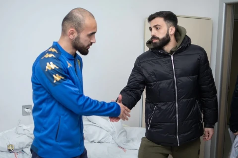 “Kəpəz” rəsmiləri, baş məşqçi və kapitan Veysəl Rzayevin səhhəti ilə maraqlanıblar