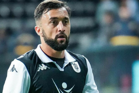 “Neftçi”nin yarımmüdafiəçisi: “Mövqeyimdə çox gərgin mübarizə gedir” - MÜSAHİBƏ