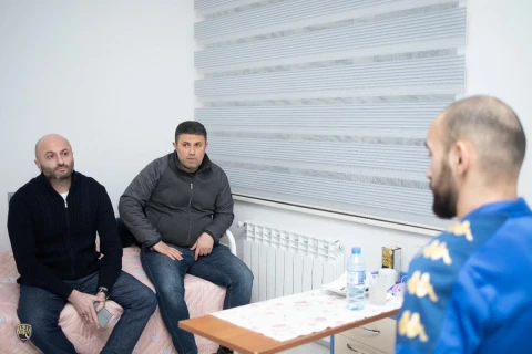 “Kəpəz” rəsmiləri, baş məşqçi və kapitan Veysəl Rzayevin səhhəti ilə maraqlanıblar