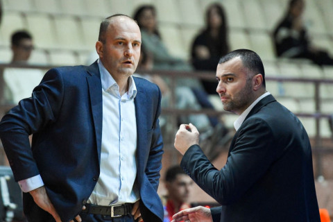 Тренеры азербайджанских клубов пожаловались на короткую скамейку и изнурительную дорогу