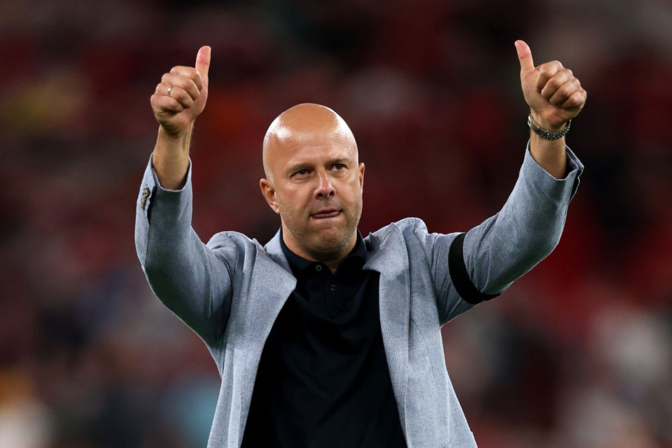 “Liverpul” rəhbərliyi Slot üçün mövsümün prioritet hədəflərini müəyyən edib - VİDEO