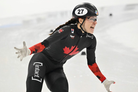 Yeddi barmağı olan idmançı gümüş medal qazandı - FOTO