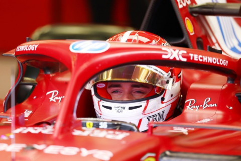 Леклер показал лучшее время во второй день тестов в Бахрейне