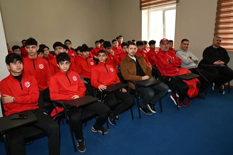 Игрокам азербайджанских клубов напомнили о борьбе с договорными матчами - ФОТО