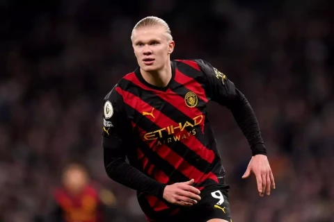 Holand tarix yazdı: “Siti”nin bombardirləri sırasında yüksəldi