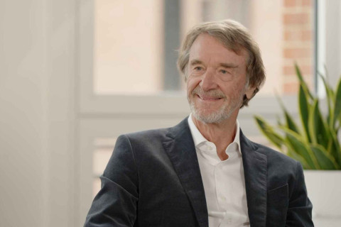 Совладелец "Манчестер Юнайтед" извинился после скандала из-за слов о мигрантах