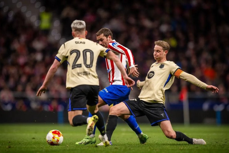 VAR qalmaqalı böyüyür: De Yonq danışdı - VİDEO