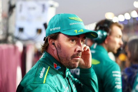 Алонсо надеется, что смена настроек позволит "Астон Мартин" отыграть несколько секунд