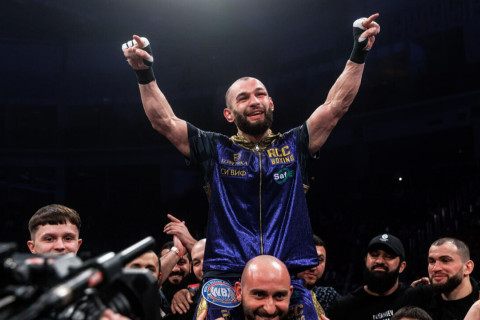 Elnur Səmədov WBA versiyası üzrə müvəqqəti dünya çempionu oldu - VİDEO