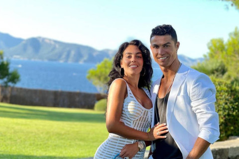 Джорджина показала подарок от Роналду на День святого Валентина - ВИДЕО