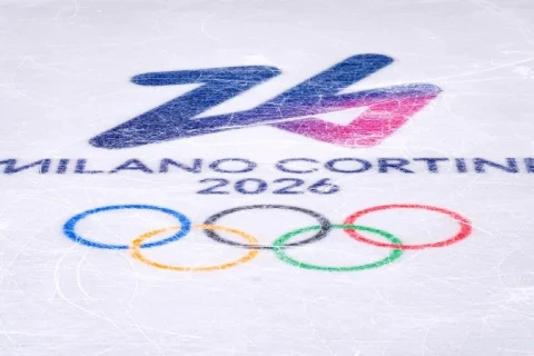 Болельщики сборной Дании вывесили флаг Гренландии на матче с США на Олимпиаде - ФОТО