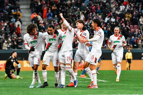 Bundesliqa:  “Auqsburq” autsayderi minimal hesabla məğlub etdi