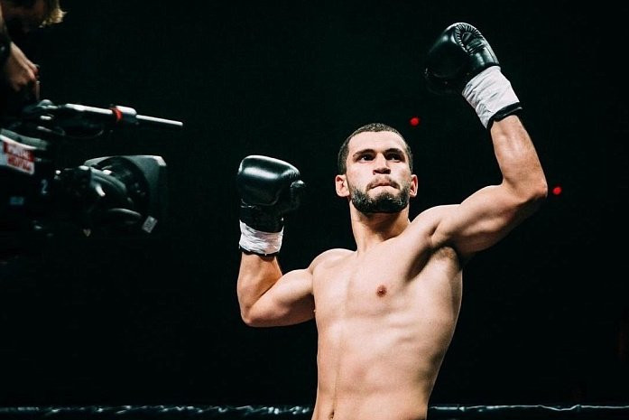 Azərbaycanlı döyüşçü “RCC Boxing Promotions” turnirində debüt döyüşünü qazandı - VİDEO