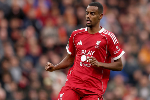 Aleksander İsak zədədən sonra meydanşaya çıxmağa yaxındır - Mirror