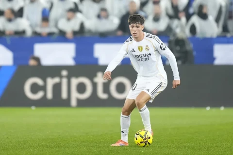 “Arsenal” müdafiəni gücləndirmək üçün “Real”ın 19 yaşlı istedadını seçdi