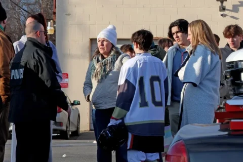 ABŞ-də hokkey yarışı zamanı silahlı insident: Ölən və yaralılar var - VİDEO