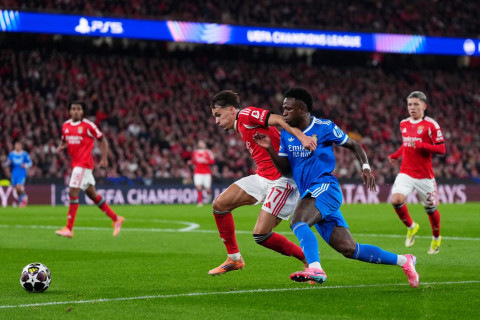 Objects thrown at players as Real Madrid beat Benfica in Lisbon