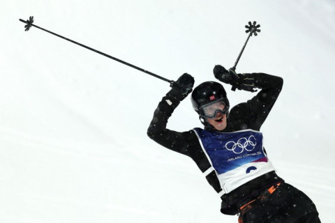 Норвежский фристайлист Фростад завоевал "золото" Олимпиады‑2026 в "биг‑эйре"