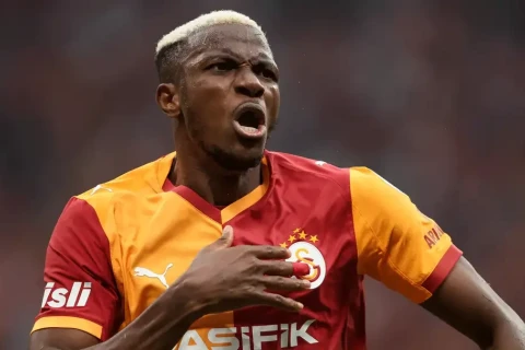 Osimhen: “Napoli”də mənlə it kimi davranırdılar”