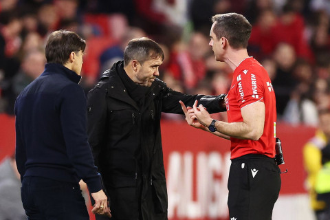 “Sevilya”nın baş məşqçisi hakimlə münaqişəyə görə yeddi oyunluq diskvalifikasiya olunub