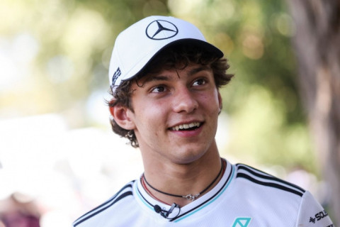 Антонелли — лучший во второй день вторых тестов Формулы-1