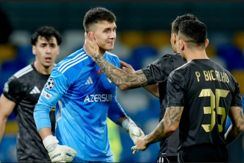 Mateuş Koxalski Çempionlar Liqasında “TOP-3”lükdə