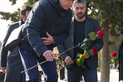 Əfsanənin 80 illik yubileyi: Anatoli Banişevskinin xatirəsi İkinci Fəxri xiyabanda yad edilib - FOTO