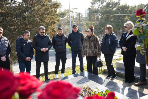 Əfsanənin 80 illik yubileyi: Anatoli Banişevskinin xatirəsi İkinci Fəxri xiyabanda yad edilib - FOTO