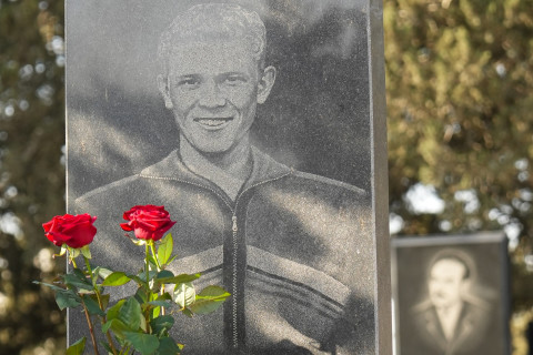 Əfsanənin 80 illik yubileyi: Anatoli Banişevskinin xatirəsi İkinci Fəxri xiyabanda yad edilib - FOTO