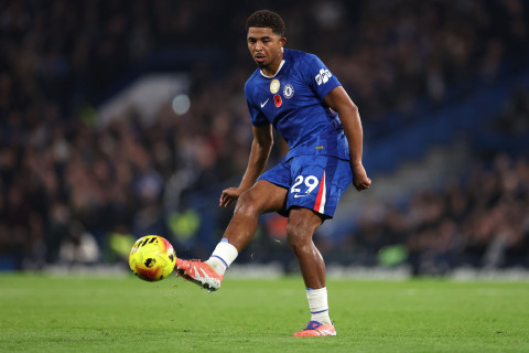 Защитник "Челси" выложил расистские сообщения после матча с "Бернли"