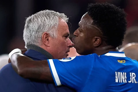 Mourinyo “Bernabeu” öncəsi qalxanlarını qaldırdı: Prestianniyə tam dəstək