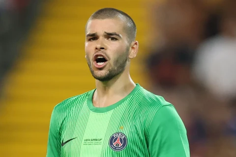 Вратарь, дебютировавший против Азербайджана, рискует пропустить ЧМ-2026