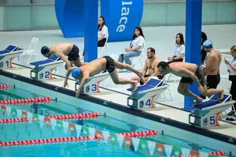 Dövlət qurumlarının əməkdaşları arasında üzgüçülük yarışı keçirilib